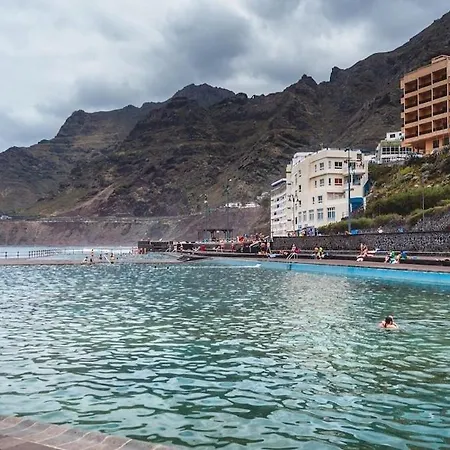 Surfers, &natural Pools, 10min North Airport * Bajamar (La Laguna)