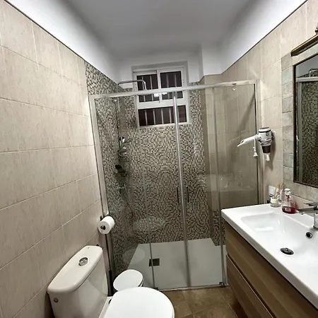 Surfers, &natural Pools, 10min North Airport Apartment