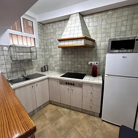 Apartment Surfers, &natural Pools, 10min North Airport Bajamar (La Laguna)